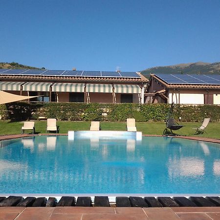 Il Borgo Dell'Ulivo Hotel เตรวี ภายนอก รูปภาพ