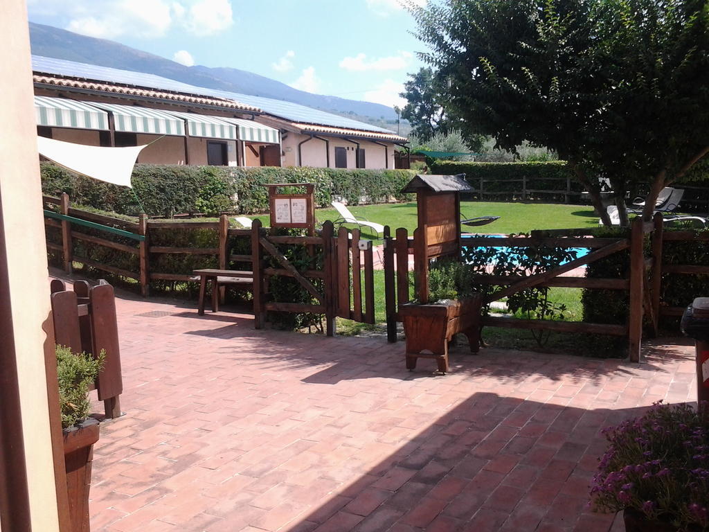 Il Borgo Dell'Ulivo Hotel เตรวี ภายนอก รูปภาพ